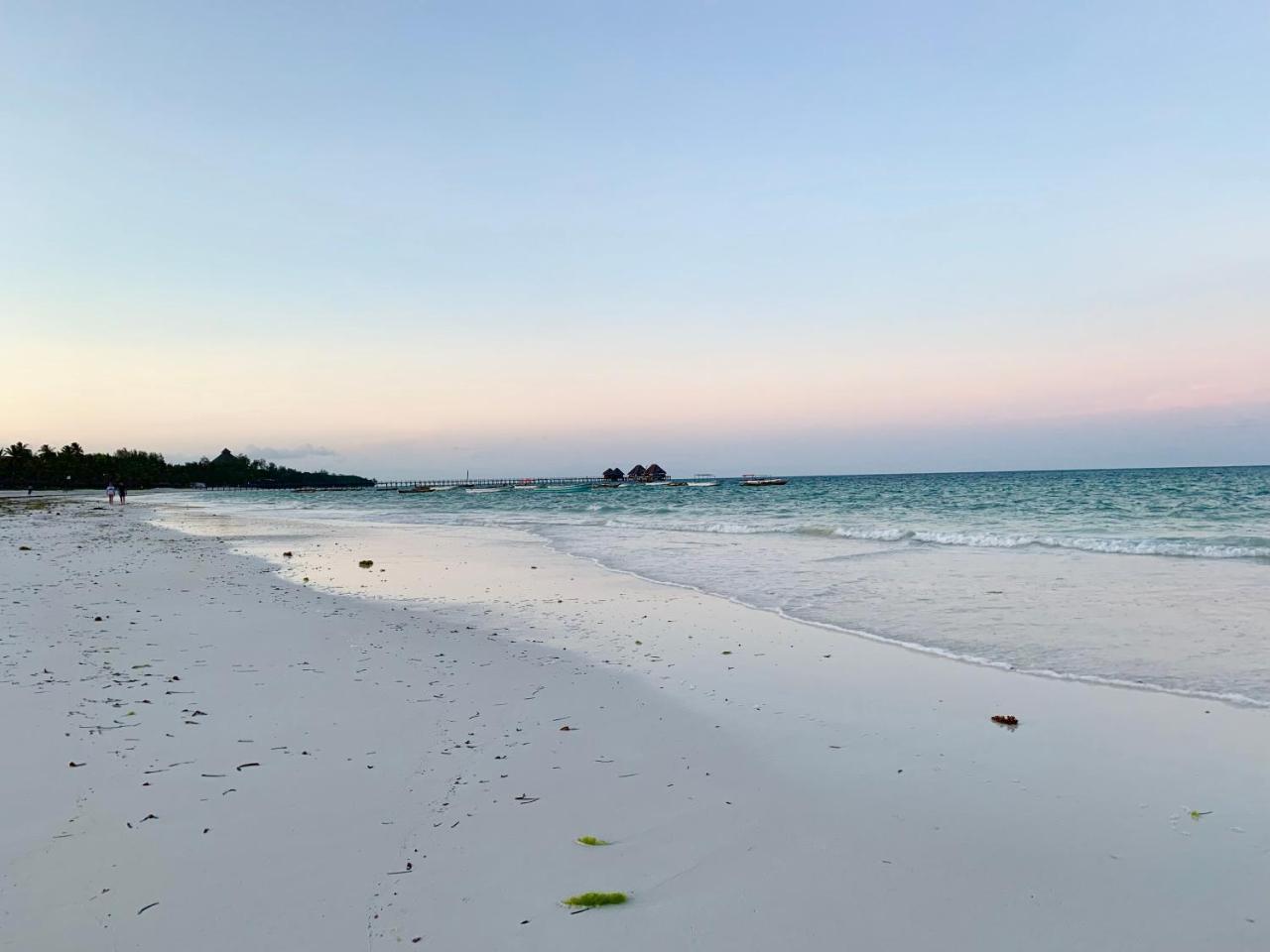 The Sands Beach Resort Bwejuu Esterno foto