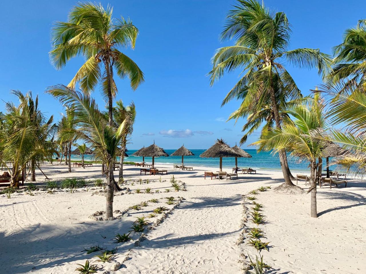 The Sands Beach Resort Bwejuu Esterno foto