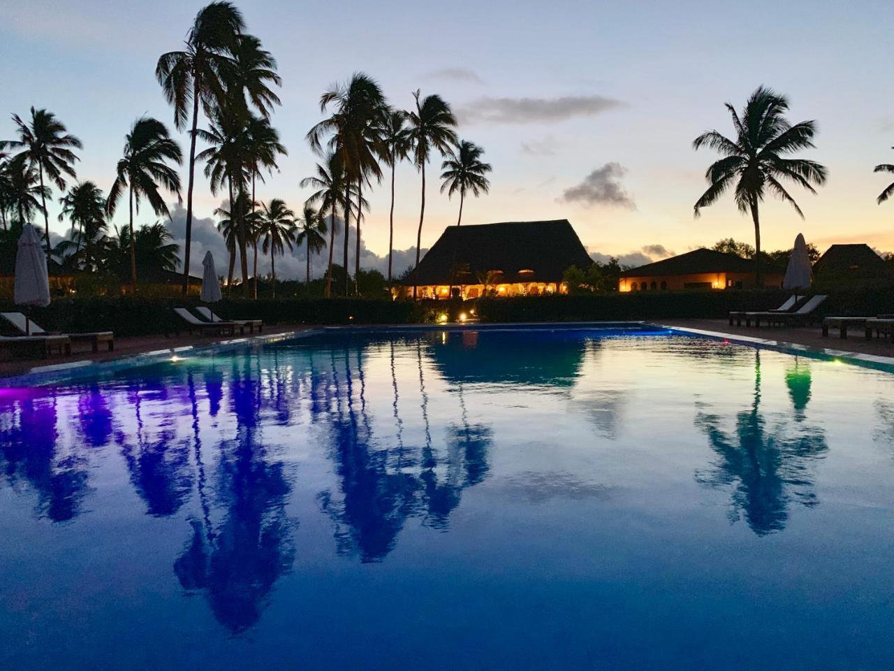 The Sands Beach Resort Bwejuu Esterno foto