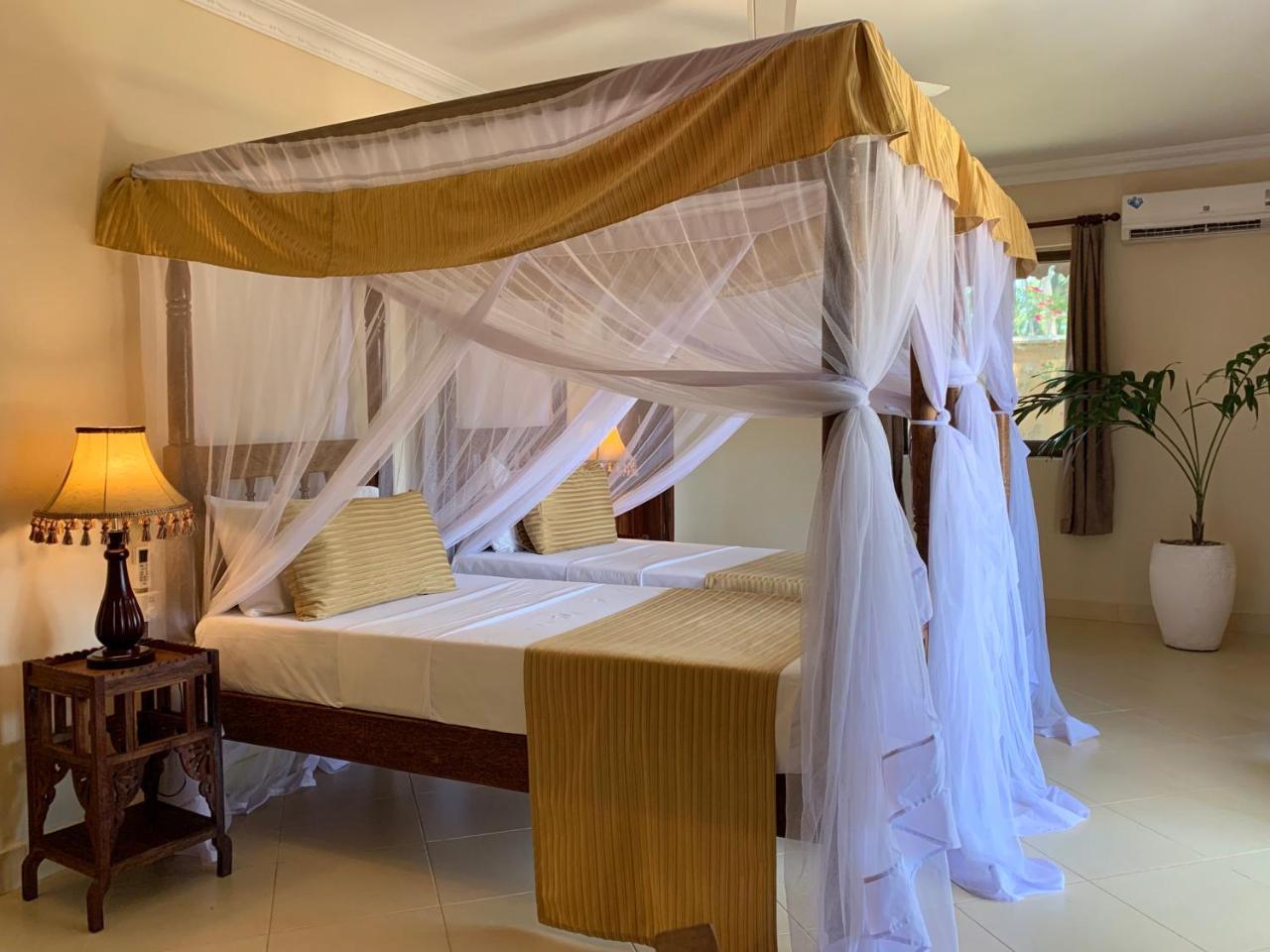 The Sands Beach Resort Bwejuu Esterno foto